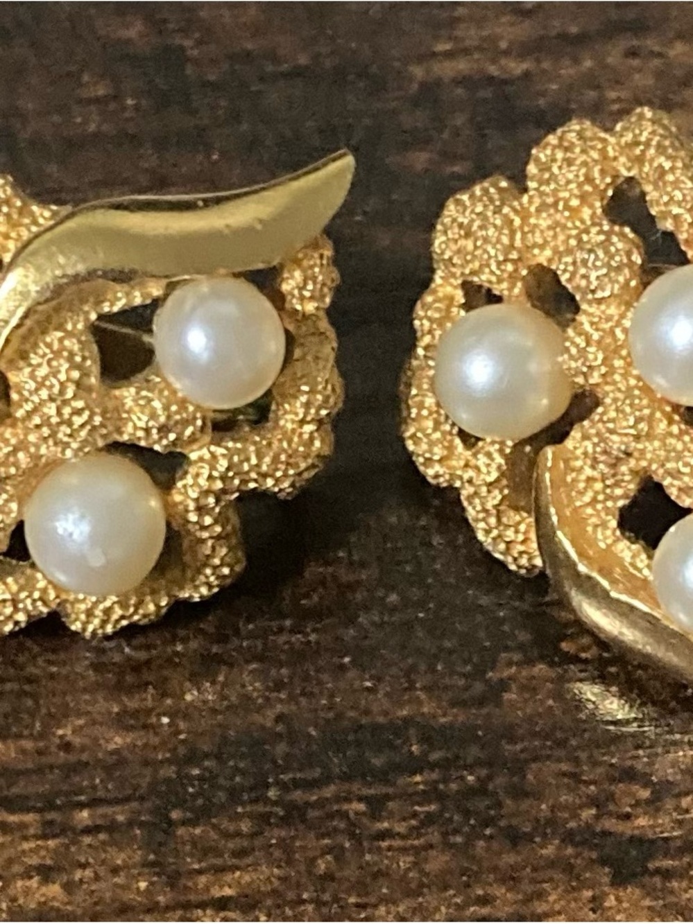 Vintage Crown Trifari Gold tone faux Pearl Clip-On Earrings Jewelry